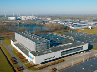 Het betreft de verhuur van een logistieke nieuwbouw-hub op een strategische locatie in Lokeren, nabij de E17 (Antwerpen - Gent)

Het gebouw heeft een totale oppervlakte van ca. 15.000 m². Het magazijn wordt gebouwd volgens de BREAAM-richtlijnen, wat zorg