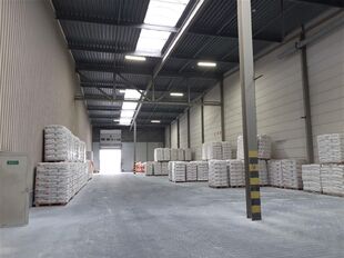 Industrieel gebouw te huur in Maasmechelen
