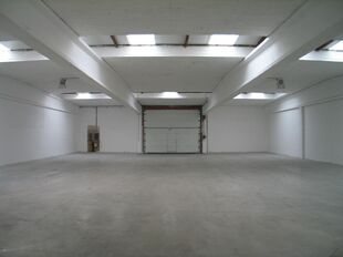 Het betreft de verhuur van een magazijn in het bedrijvenpark De Delften te Westmalle. Deze locatie is eenvoudig bereikbaar via de afrit Zoersel op de E34 (Antwerpen-Turnhout) ofwel de afrit Brecht op de E19 (Antwerpen-Breda).
Dit magazijn heeft een opper