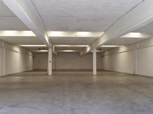 Het betreft de verhuur van een magazijn in het bedrijvenpark De Delften te Westmalle. Deze locatie is eenvoudig bereikbaar via de afrit Zoersel op de E34 (Antwerpen-Turnhout) ofwel de afrit Brecht op de E19 (Antwerpen-Breda).

Dit magazijn heeft een opper