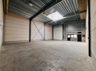 Het betreft de verhuur van een magazijn in het bedrijvenpark De Delften te Westmalle. Deze locatie is eenvoudig bereikbaar via de afrit Zoersel op de E34 (Antwerpen-Turnhout) ofwel de afrit Brecht op de E19 (Antwerpen-Breda).

Dit magazijn heeft een opper