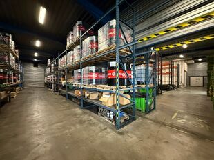 Op een strategische locatie in Schelle, aan de Molenberglei 9-11, bevindt zich dit magazijn dewelke een uitstekende ligging geniet nabij de A12 (Antwerpen - Brussel).
Dit magazijn, met een vrije hoogte van 6 meter, heeft een oppervlakte van ca. 350 m².
