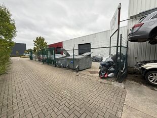 Het betreft de verhuur van een magazijn met kantoorruimte op een uitstekende locatie te Brandekensweg 4B in Schelle, ideaal gelegen tussen Antwerpen & Brussel, vlakbij de Boomsesteenweg. Daarnaast is er nog een ruime verharde buitenruimte aanwezig. 

Het 