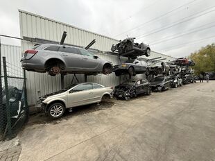 Het betreft de verhuur van een magazijn met kantoorruimte op een uitstekende locatie te Brandekensweg 4B in Schelle, ideaal gelegen tussen Antwerpen & Brussel, vlakbij de Boomsesteenweg. Daarnaast is er nog een ruime verharde buitenruimte aanwezig. 

Het 