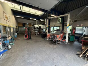 Het betreft de verhuur van een magazijn met kantoorruimte op een uitstekende locatie te Brandekensweg 4B in Schelle, ideaal gelegen tussen Antwerpen & Brussel, vlakbij de Boomsesteenweg. Daarnaast is er nog een ruime verharde buitenruimte aanwezig. 

Het 