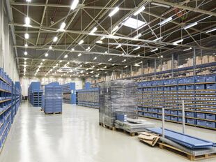 Het betreft de verhuur van 2 logistieke units logistieke nieuwbouw-hub op een strategische locatie in Zele, op een afstand van 1,5 km van de E17 (Antwerpen - Gent)

De 2 units kunnen samen of apart gehuurd worden.

UNIT 1 - magazijn van ca. 7 663 m² met 