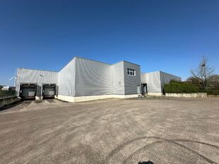 Het betreft de verkoop van een representatief bedrijfsgebouw op een perceel van ca. 8 559 m&sup2; in de industriezone "Pullaar 1" te Puurs. Dit gebouw geniet een strategische ligging dankzij de nabijheid van de A12 (Antwerpen - Brussel) op 2 km en de N16 (Mec