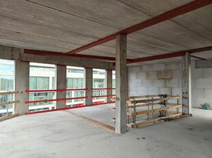 Het betreft de verhuur van moderne kantoorruimtes in het nieuw ontwikkelde gebouw “Lennert Van Leemput”, gelegen op een iconische hoeklocatie aan de Frankrijklei 15, 2000 Antwerpen (hoek De Keyserlei / Frankrijklei). Dit gebouw onderscheidt zich door