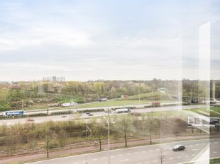 Het betreft beschikbare kantoorruimten langs de Antwerpse Singel in de Singel Building. De locatie is uiterst zichtbaar en biedt een strategische uitvalsbasis voor elk bedrijf. Dankzij de directe aansluiting op de Singel en de nabijheid van de belangrijks