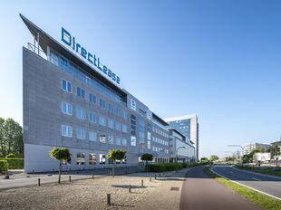 Het Antwerp Ring Center (ARC) aan de Noordersingel biedt 4.000 m&sup2; flexibele kantoorruimte, verdeeld over vier verdiepingen. U kunt zowel een volledige verdieping als een kleinere oppervlakte huren, afgestemd op de noden van uw bedrijf.

De kantoren zijn 