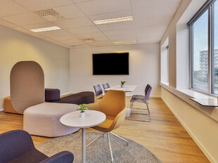 Het Antwerp Ring Center (ARC) aan de Noordersingel biedt 4.000 m&sup2; flexibele kantoorruimte, verdeeld over vier verdiepingen. U kunt zowel een volledige verdieping als een kleinere oppervlakte huren, afgestemd op de noden van uw bedrijf.

De kantoren zijn 