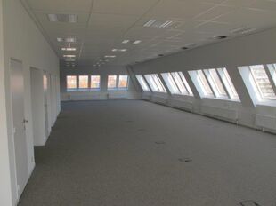 Onmiddellijk beschikbare kantoorruimte in &ldquo;Garden Square&rdquo; te Wilrijk, gelegen op een vlot bereikbare en strategische locatie. De site is uitstekend toegankelijk, zowel met het openbaar vervoer als met de wagen, dankzij de nabijheid van belangrijke inv