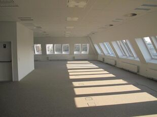 Onmiddellijk beschikbare kantoorruimte in Garden Square te Wilrijk, gelegen op een vlot bereikbare en strategische locatie. De site is uitstekend bereikbaar, zowel met het openbaar vervoer als met de wagen, dankzij de nabijheid van belangrijke invalswegen