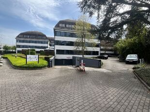 Onmiddellijk beschikbare kantoorruimte in &ldquo;Garden Square&rdquo; te Wilrijk, gelegen op een vlot bereikbare en strategische locatie. De site is uitstekend toegankelijk, zowel met het openbaar vervoer als met de wagen, dankzij de nabijheid van belangrijke inv