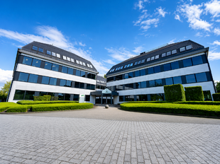 Onmiddellijk beschikbare kantoorruimte in Garden Square te Wilrijk, gelegen op een vlot bereikbare en strategische locatie. De site is uitstekend bereikbaar, zowel met het openbaar vervoer als met de wagen, dankzij de nabijheid van belangrijke invalswegen