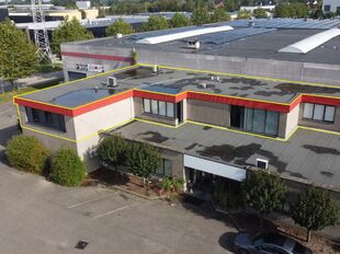 Gelegen langsheen de Ring van Lier, bieden wij een kantoorruimte te huur aan. Het pand geniet van een strategische locatie, met ontsluiting richting Antwerpen, Mechelen en de Kempen.
De eerste verdieping omvat ca. 360 m² kantoorruimte en is ingedeeld