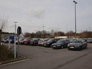 Deze kantorenruimte van ca. 1.200 m&sup2; is gelegen op de tweede verdieping van een verzorgd kantoorgebouw. De verdieping kan eventueel worden opgesplitst.
De op-en afritten tot de E313 (Antwerpen-Luik) bevinden zich op ca. 1,5 km van deze kantoren.

Parkeer