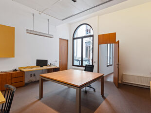 Kantoorgebouw te huur in Antwerpen