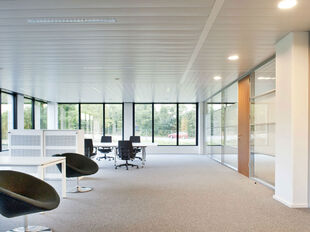 Aan de Posthofbrug te Antwerpen (Berchem) bevindt zich een moderne en representatieve kantorensite op een zichtlocatie langs de Antwerpse Ring.
De site omvat vier eigentijdse kantoorgebouwen van elk ca. 6.682 m&sup2;, gelegen in een groene en aangename omgevi