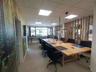 Kantoorgebouw te koop in Aartselaar