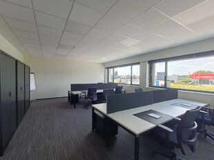 Kantoorgebouw te koop in Aartselaar