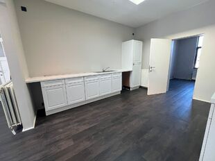 Kantoorgebouw te koop in Antwerpen Merksem