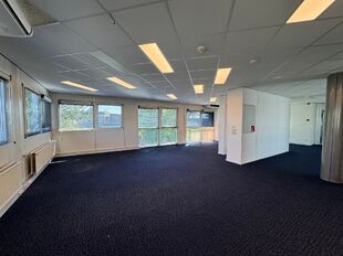 Kantoorgebouw te koop in Hoogstraten