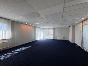 Kantoorgebouw te koop in Hoogstraten