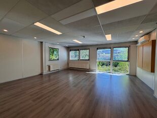 Kantoorgebouw te koop in Hoogstraten