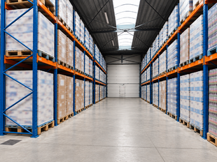 Dit ruime magazijn van ca. 560 m&sup2; biedt dankzij de vrije hoogte van ca. 6 meter en de elektrische sectionaalpoort van ca. 4 x 4,5 meter een uitstekende basis voor opslag, logistiek of andere bedrijfsactiviteiten.

De troeven van dit magazijn:

Ruime oppe