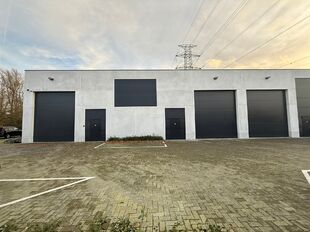 Het betreft de verhuur van een recente KMO-unit, gelegen in de KMO-zone Doornpark te Beveren, langsheen de N70. 

De unit heeft een oppervlakte van ca. 215 m&sup2;. Deze beschikt over een vrije hoogte van 7 meter en is voorzien van de gebruikelijke nutsvoorzi