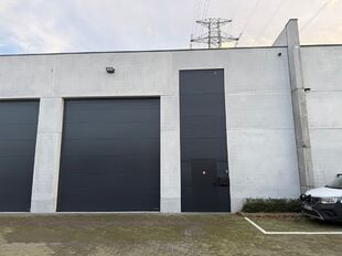 Het betreft de verhuur van een recente KMO-unit, gelegen in de KMO-zone Doornpark te Beveren, langsheen de N70. 

De unit heeft een oppervlakte van ca. 215 m&sup2;. Deze beschikt over een vrije hoogte van 7 meter en is voorzien van de gebruikelijke nutsvoorzi