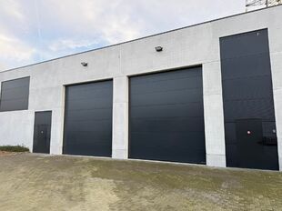 Het betreft de verhuur van een recente KMO-unit, gelegen in de KMO-zone Doornpark te Beveren, langsheen de N70. 

De unit heeft een oppervlakte van ca. 215 m&sup2;. Deze beschikt over een vrije hoogte van 7 meter en is voorzien van de gebruikelijke nutsvoorzi