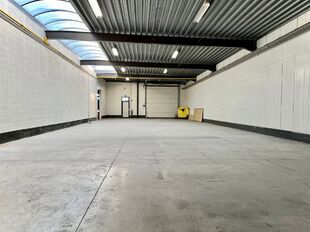 Gelegen op een strategische locatie in Bedrijvenpark Moerbroek, vlak naast de op- en afrit Herentals Industrie van de E313. Deze ligging zorgt voor een uitstekende en directe verbinding met het omliggende wegennet.
Unit 8C omvat ca. 290 m² opslag-/werkr