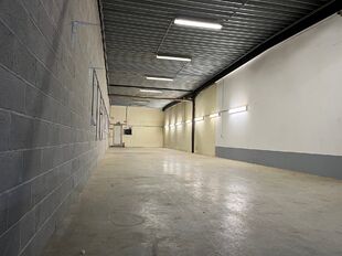 Gelegen op een strategische locatie in Bedrijvenpark Moerbroek, vlak naast de op- en afrit Herentals Industrie van de E313. Deze ligging zorgt voor een uitstekende en directe verbinding met het omliggende wegennet.
Unit 6A omvat ca. 185 m² opslag-/werkr