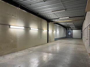 Gelegen op een strategische locatie in Bedrijvenpark Moerbroek, vlak naast de op- en afrit Herentals Industrie van de E313. Deze ligging zorgt voor een uitstekende en directe verbinding met het omliggende wegennet.
Unit 6A omvat ca. 185 m² opslag-/werkr