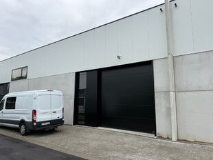 In dit nieuwbouwproject in industriezone 'De Vloeiende' te Kapellen bieden wij deze KMO-unit te huur aan. Het project is zeer centraal gelegen in de regio Kapellen/Ekeren/Brasschaat en biedt een vlotte verbinding met de Antwerpse Haven.

Deze unit heeft e
