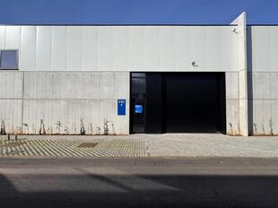 In dit nieuwbouwproject in industriezone 'De Vloeiende' te Kapellen bieden wij deze KMO-unit te huur aan. Het project is zeer centraal gelegen in de regio Kapellen/Ekeren/Brasschaat en biedt een vlotte verbinding met de Antwerpse Haven.

Deze unit heeft e