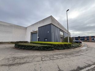 Het betreft de verhuur van verschillende KMO-units met kantoren, gelegen in bedrijvenpark Kontich I & II. Het bedrijvenpark is uitstekend gelegen langs de Prins Boudewijnlaan, in de onmiddellijke nabijheid van de op- en afrit Kontich van de E19 (Antwerpen