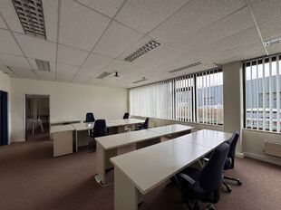 Het betreft de verhuur van verschillende KMO-units met kantoren, gelegen in bedrijvenpark Kontich I & II. Het bedrijvenpark is uitstekend gelegen langs de Prins Boudewijnlaan, in de onmiddellijke nabijheid van de op- en afrit Kontich van de E19 (Antwerpen