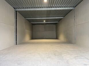 Het betreft de verhuur van een recente KMO-unit, gelegen tussen Sint-Niklaas en Lokeren, langs de N70.

De unit heeft een oppervlakte van ca. 310 m&sup2;. Deze beschikt over een vrije hoogte van 6 meter en is voorzien van de gebruikelijke nutsvoorzieningen zo