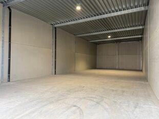 Het betreft de verhuur van een recente KMO-unit, gelegen tussen Sint-Niklaas en Lokeren, langs de N70.

De unit heeft een oppervlakte van ca. 310 m&sup2;. Deze beschikt over een vrije hoogte van 6 meter en is voorzien van de gebruikelijke nutsvoorzieningen zo