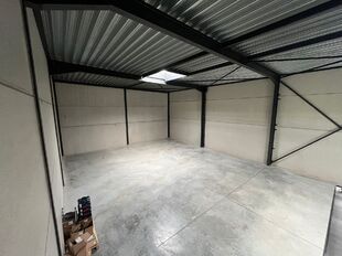 Het betreft een KMO-unit gelegen in het nieuw aangelegde bedrijvenpark 'La Brique'. De site geniet van een goede bereikbaarheid via de E313 (Antwerpen–Luik) en de nabijheid van de stad Lier.
Het pand omvat een totale oppervlakte van ca. 332 m², waarva