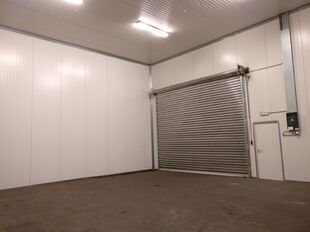 Op deze polyvalente bedrijfssite bieden wij momenteel een magazijn aan van ca. 100 m² met een vrije hoogte van ca. 6 meter. Dit magazijn geniet een uitstekende ligging nabij de Antwerpse Ring en het Albertkanaal. Op de site worden verschillende aanvullen