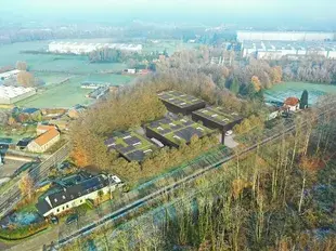 Recente nieuwbouwunit met een oppervlakte van ca. 228 m&sup2;, gelegen binnen het Duffel Business Park langs de Notmeir te Duffel. De site geniet van een vlotte bereikbaarheid via de N1 (Antwerpen &ndash; Mechelen) en bevindt zich op korte afstand van de op- en a