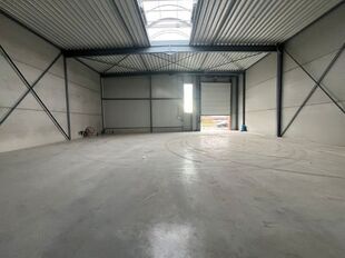 Strategisch gelegen te Heist-op-den-Berg, bieden wij binnen het nieuwbouw KMO-project &lsquo;Langveld&rsquo; een verhuurde KMO-unit te koop aan als investeringsopportuniteit.

Unit A7&nbsp;omvat ca. 324 m&sup2; opslagruimte/werkplaats met een vrije hoogte van ca. 7,5 met