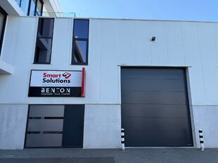 Gelegen langs de Prins Boudewijnlaan te Kontich bevindt zich deze KMO-unit binnen het recente “GATE 7 Business Park”, een kwalitatief KMO-project op een strategische locatie tussen Antwerpen en Brussel.
Het bedrijvenpark geniet van een uitstekende be
