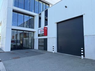 Gelegen langs de Prins Boudewijnlaan te Kontich bevindt zich deze KMO-unit binnen het recente “GATE 7 Business Park”, een kwalitatief KMO-project op een strategische locatie tussen Antwerpen en Brussel.
Het bedrijvenpark geniet van een uitstekende be