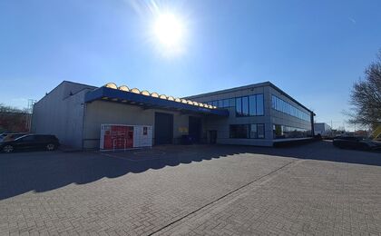 Gebouw voor gemengd gebruik te huur in Wommelgem