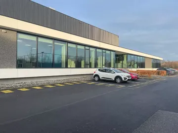 Het betreft de verhuur van een modern en representatief logistiek gebouw in de industriezone 